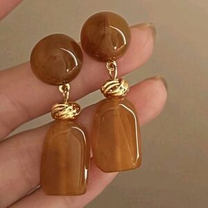 BRAND NEW ** Elegant Gold and Brown Dangle Earrings